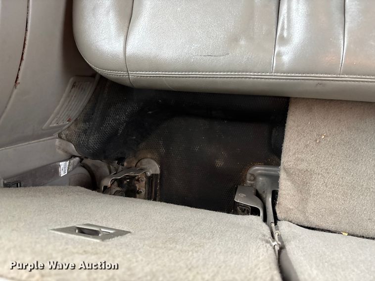 image for item EE4114 2005 Chevrolet Suburban 1500  SUV