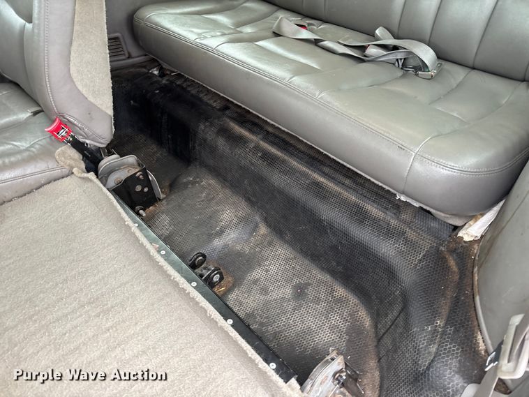 image for item EE4114 2005 Chevrolet Suburban 1500  SUV