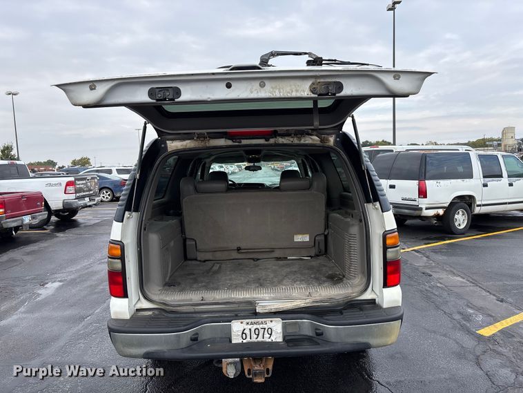 image for item EE4114 2005 Chevrolet Suburban 1500  SUV