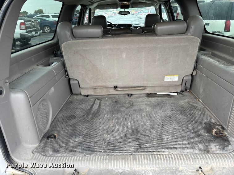 image for item EE4114 2005 Chevrolet Suburban 1500  SUV