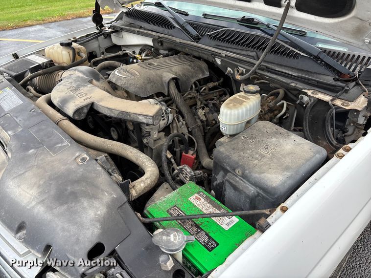 image for item EE4114 2005 Chevrolet Suburban 1500  SUV