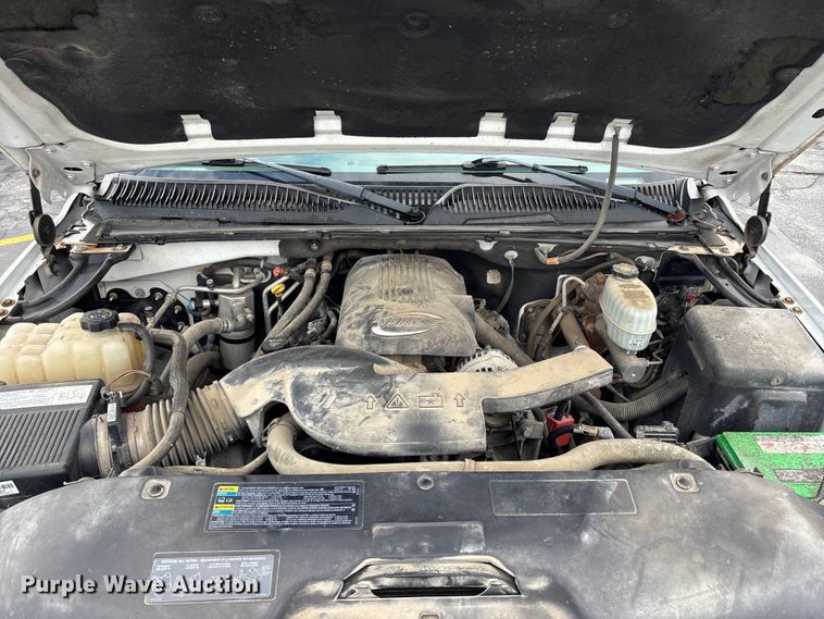 image for item EE4114 2005 Chevrolet Suburban 1500  SUV