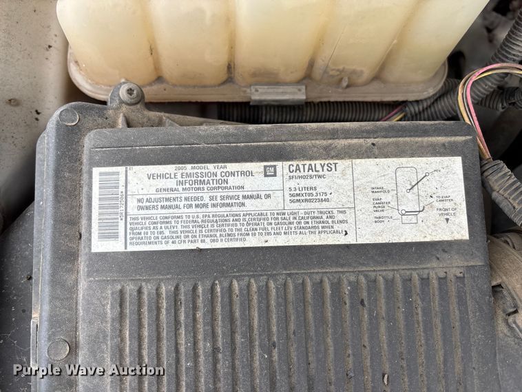 image for item EE4114 2005 Chevrolet Suburban 1500  SUV