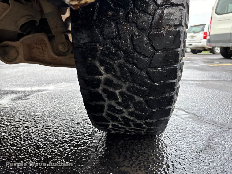 image for item EE4114 2005 Chevrolet Suburban 1500  SUV