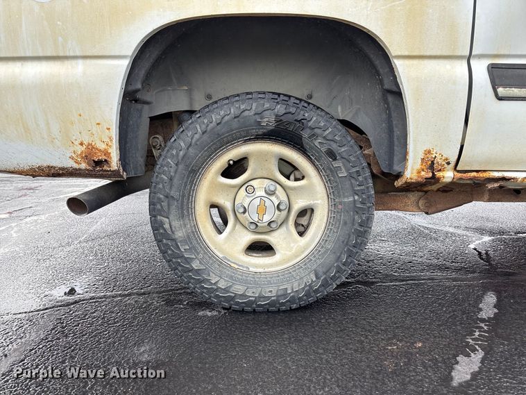 image for item EE4114 2005 Chevrolet Suburban 1500  SUV