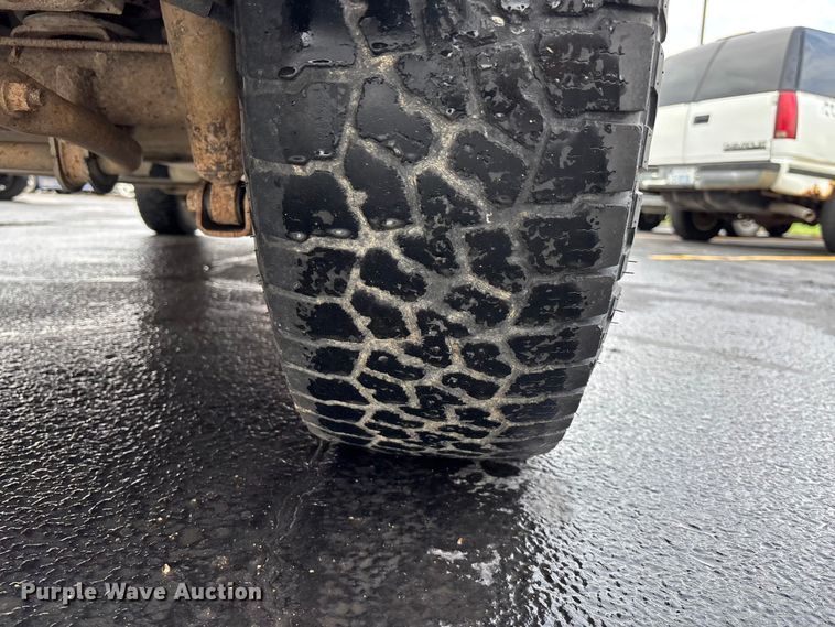 image for item EE4114 2005 Chevrolet Suburban 1500  SUV