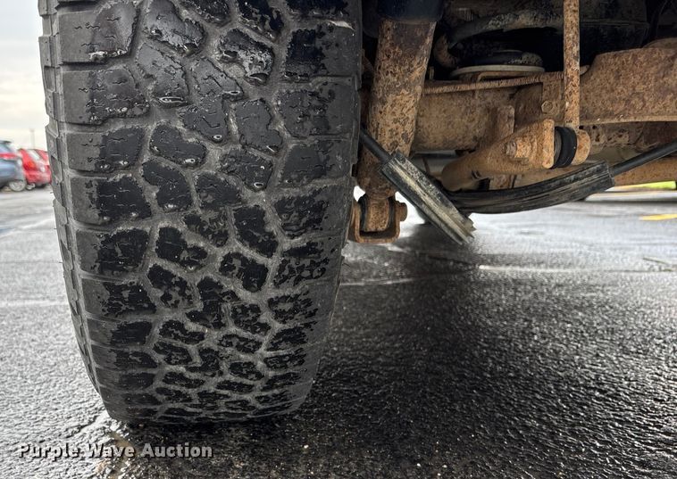 image for item EE4114 2005 Chevrolet Suburban 1500  SUV