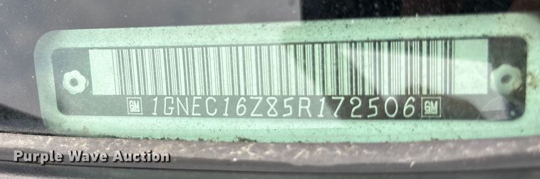 image for item EE4114 2005 Chevrolet Suburban 1500  SUV