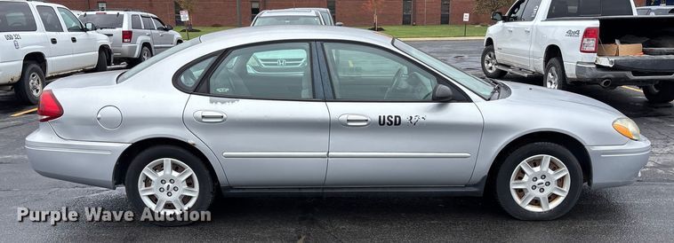 image for item EE4115 2006 Ford Taurus 