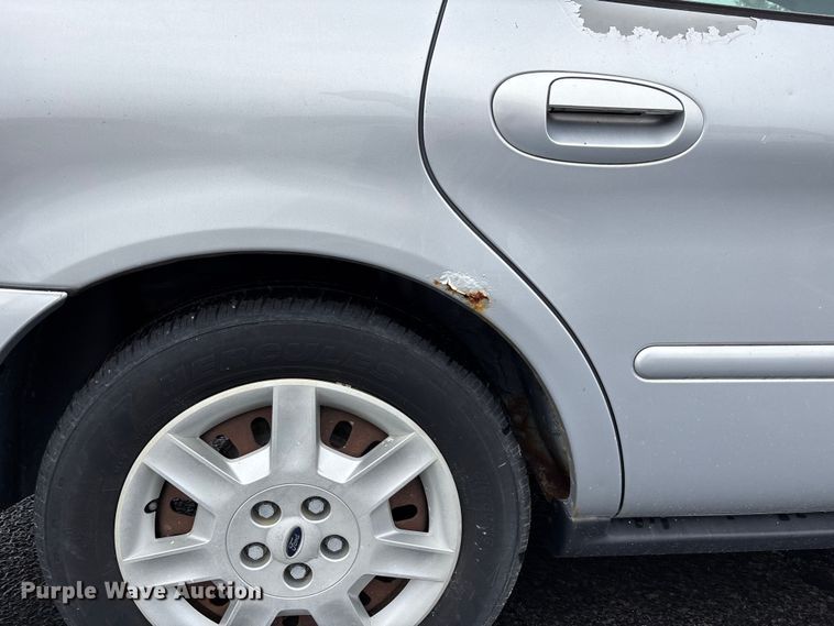 image for item EE4115 2006 Ford Taurus 