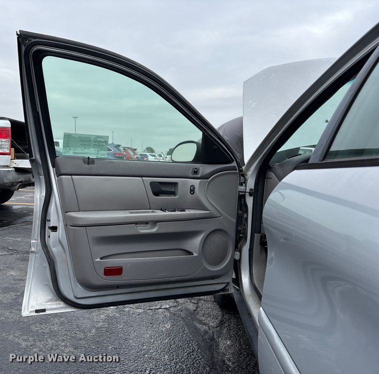 image for item EE4115 2006 Ford Taurus 