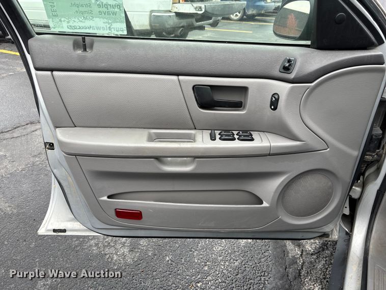 image for item EE4115 2006 Ford Taurus 