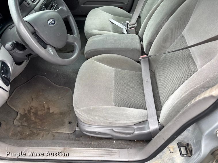 image for item EE4115 2006 Ford Taurus 