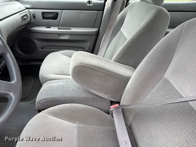 image for item EE4115 2006 Ford Taurus 