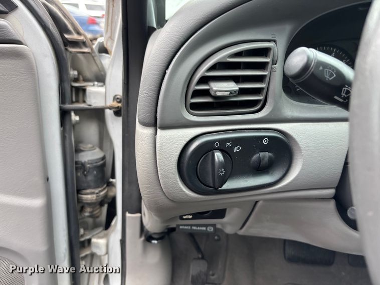 image for item EE4115 2006 Ford Taurus 