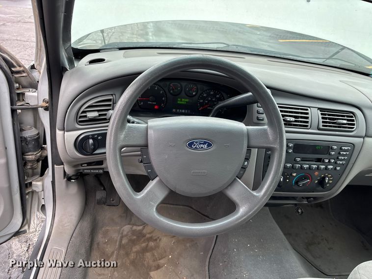 image for item EE4115 2006 Ford Taurus 