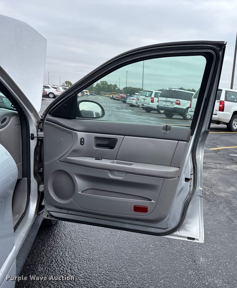 image for item EE4115 2006 Ford Taurus 