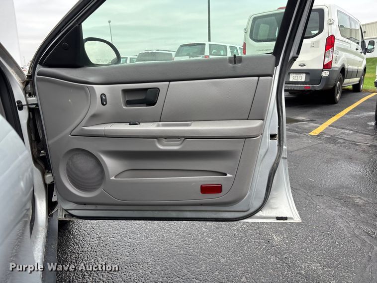 image for item EE4115 2006 Ford Taurus 