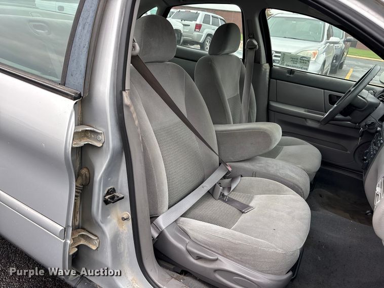 image for item EE4115 2006 Ford Taurus 