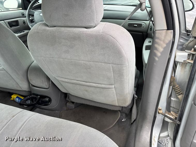 image for item EE4115 2006 Ford Taurus 