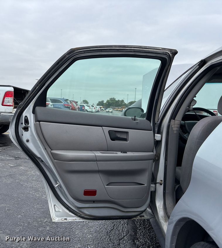 image for item EE4115 2006 Ford Taurus 