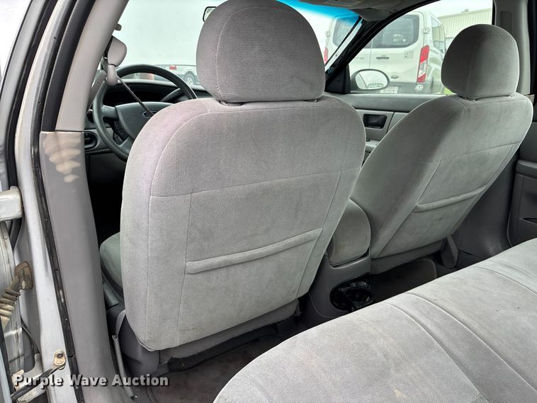 image for item EE4115 2006 Ford Taurus 