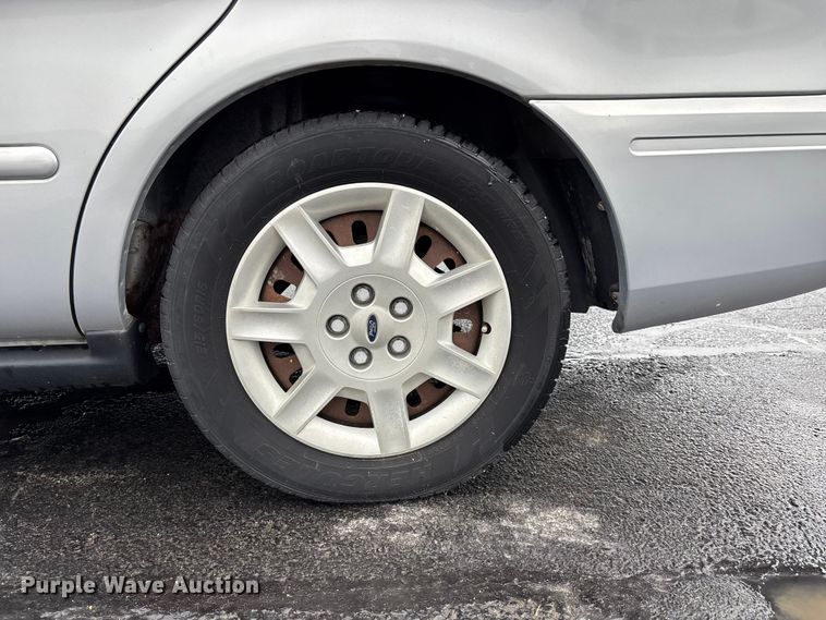 image for item EE4115 2006 Ford Taurus 