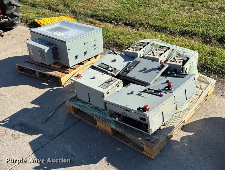 image for item EE4164 (10) electrical boxes