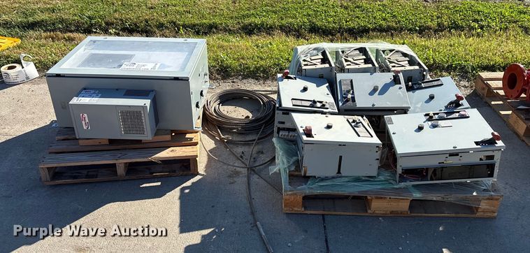 image for item EE4164 (10) electrical boxes