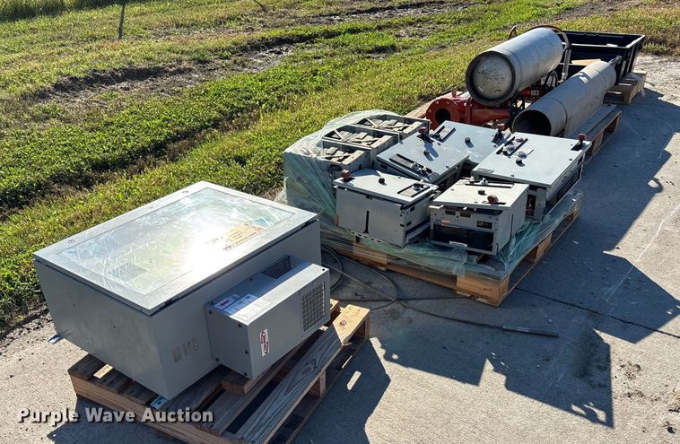 image for item EE4164 (10) electrical boxes