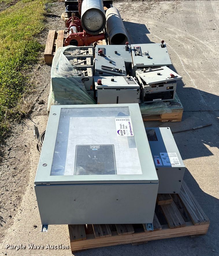 image for item EE4164 (10) electrical boxes