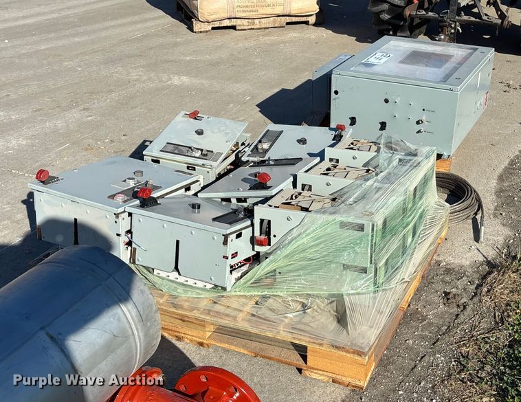 image for item EE4164 (10) electrical boxes