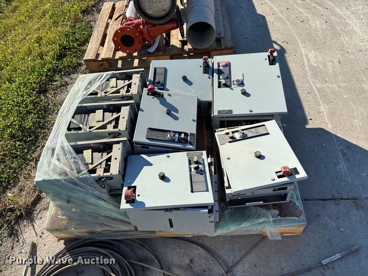 image for item EE4164 (10) electrical boxes