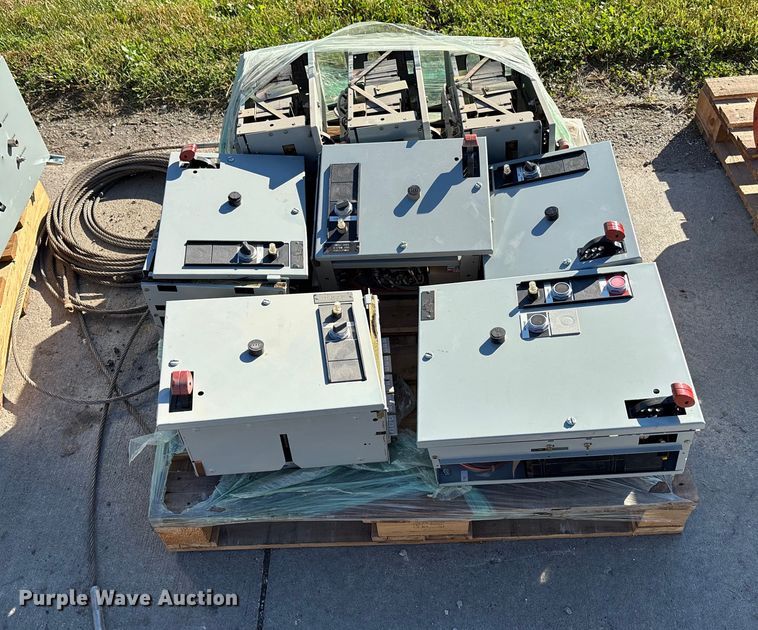 image for item EE4164 (10) electrical boxes