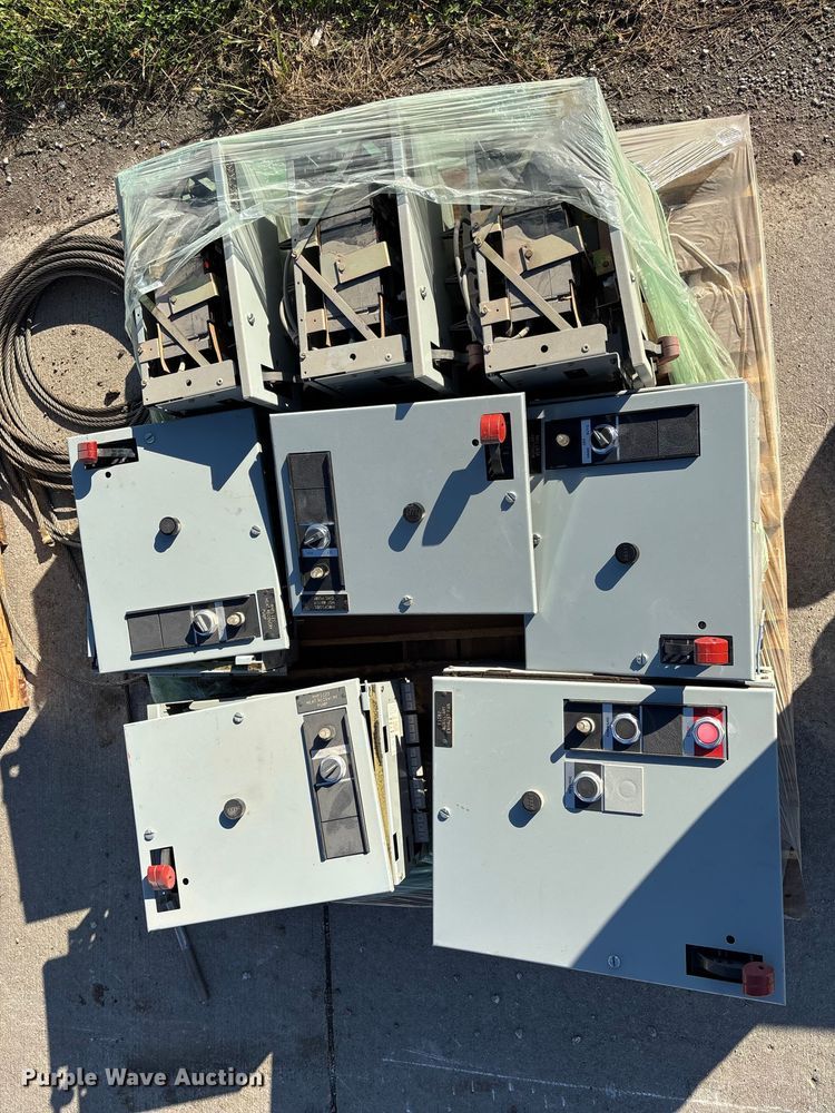 image for item EE4164 (10) electrical boxes