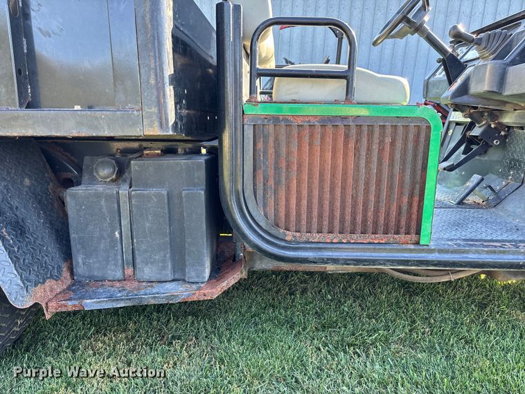 image for item EE4191 2001 Cushman Turf Truckster utility vehicle