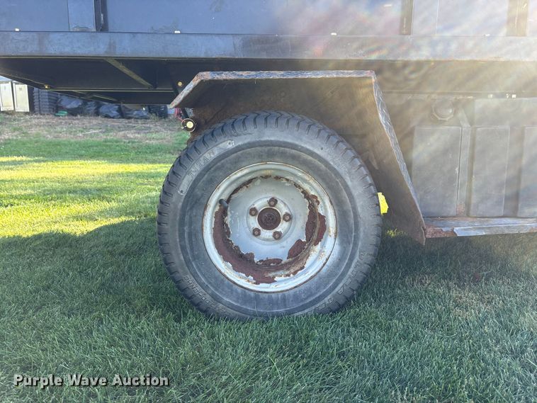 image for item EE4191 2001 Cushman Turf Truckster utility vehicle