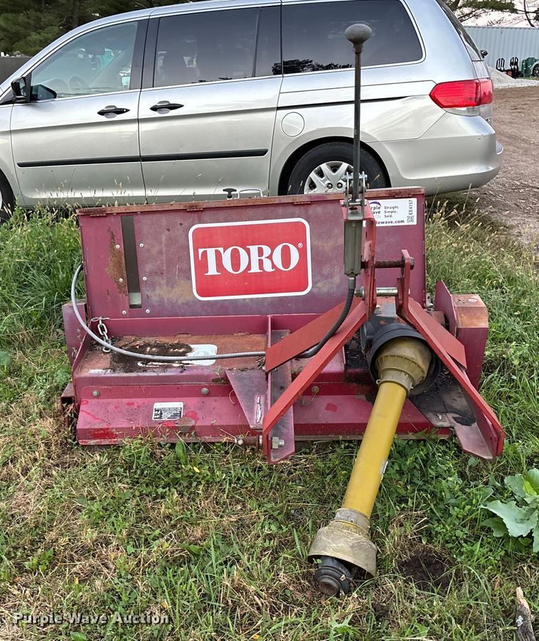 image for item EE4195 2004 Toro 93/83 seeder