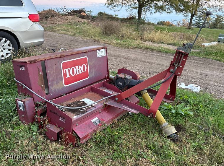 image for item EE4195 2004 Toro 93/83 seeder