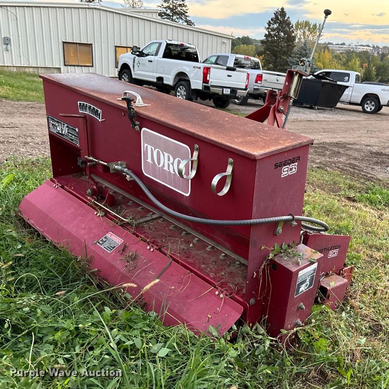 image for item EE4195 2004 Toro 93/83 seeder