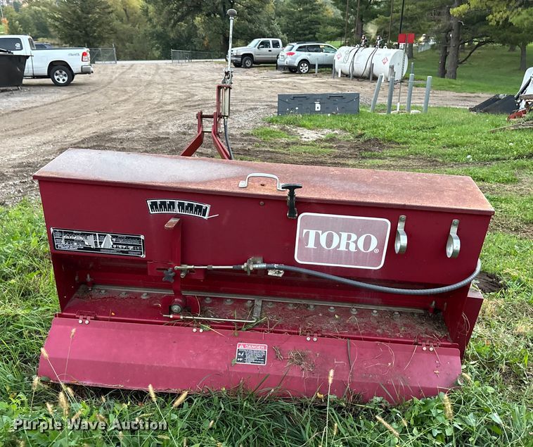 image for item EE4195 2004 Toro 93/83 seeder