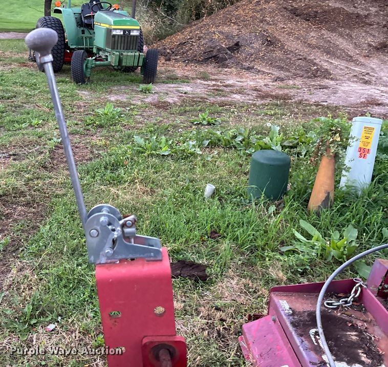 image for item EE4195 2004 Toro 93/83 seeder