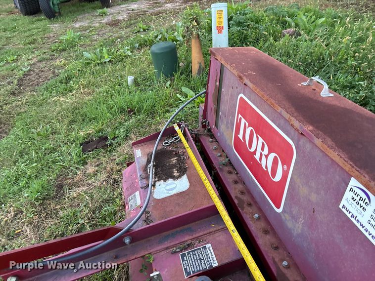 image for item EE4195 2004 Toro 93/83 seeder