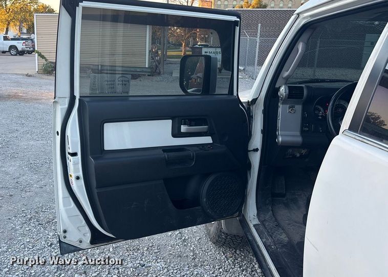 image for item EE4199 2010 Toyota FJ Cruiser SUV