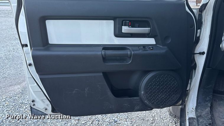 image for item EE4199 2010 Toyota FJ Cruiser SUV