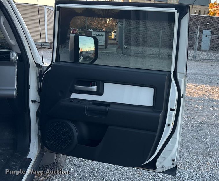 image for item EE4199 2010 Toyota FJ Cruiser SUV