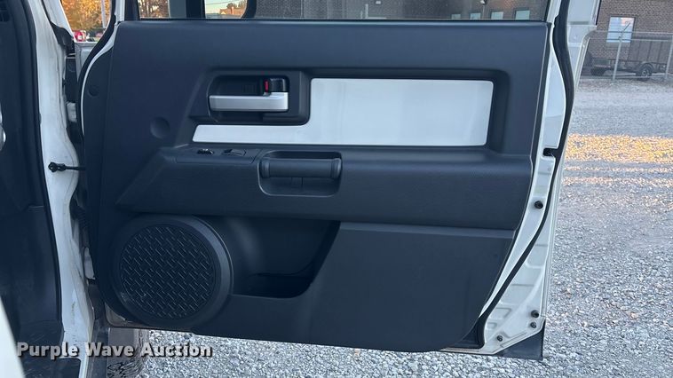 image for item EE4199 2010 Toyota FJ Cruiser SUV