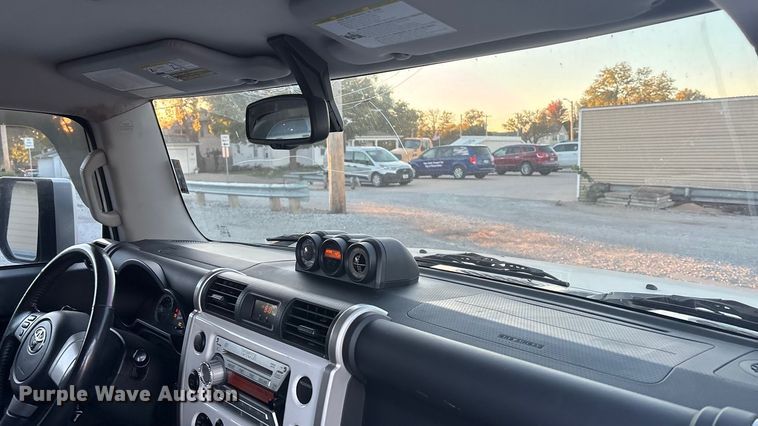 image for item EE4199 2010 Toyota FJ Cruiser SUV