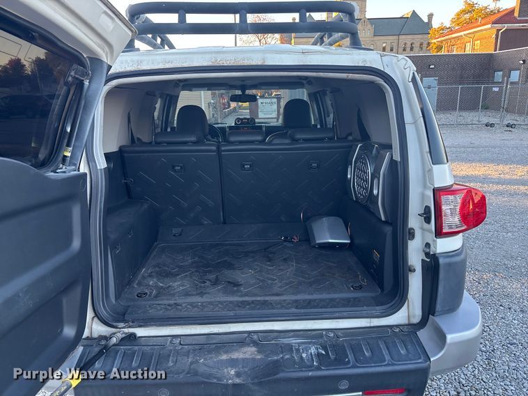 image for item EE4199 2010 Toyota FJ Cruiser SUV