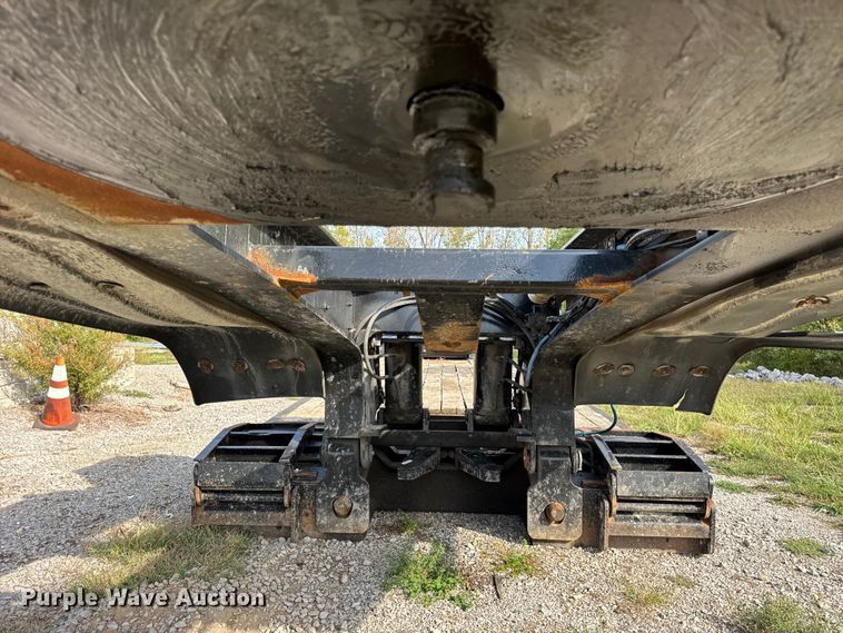 image for item EF2188 2007 Landoll lowboy equipment trailer